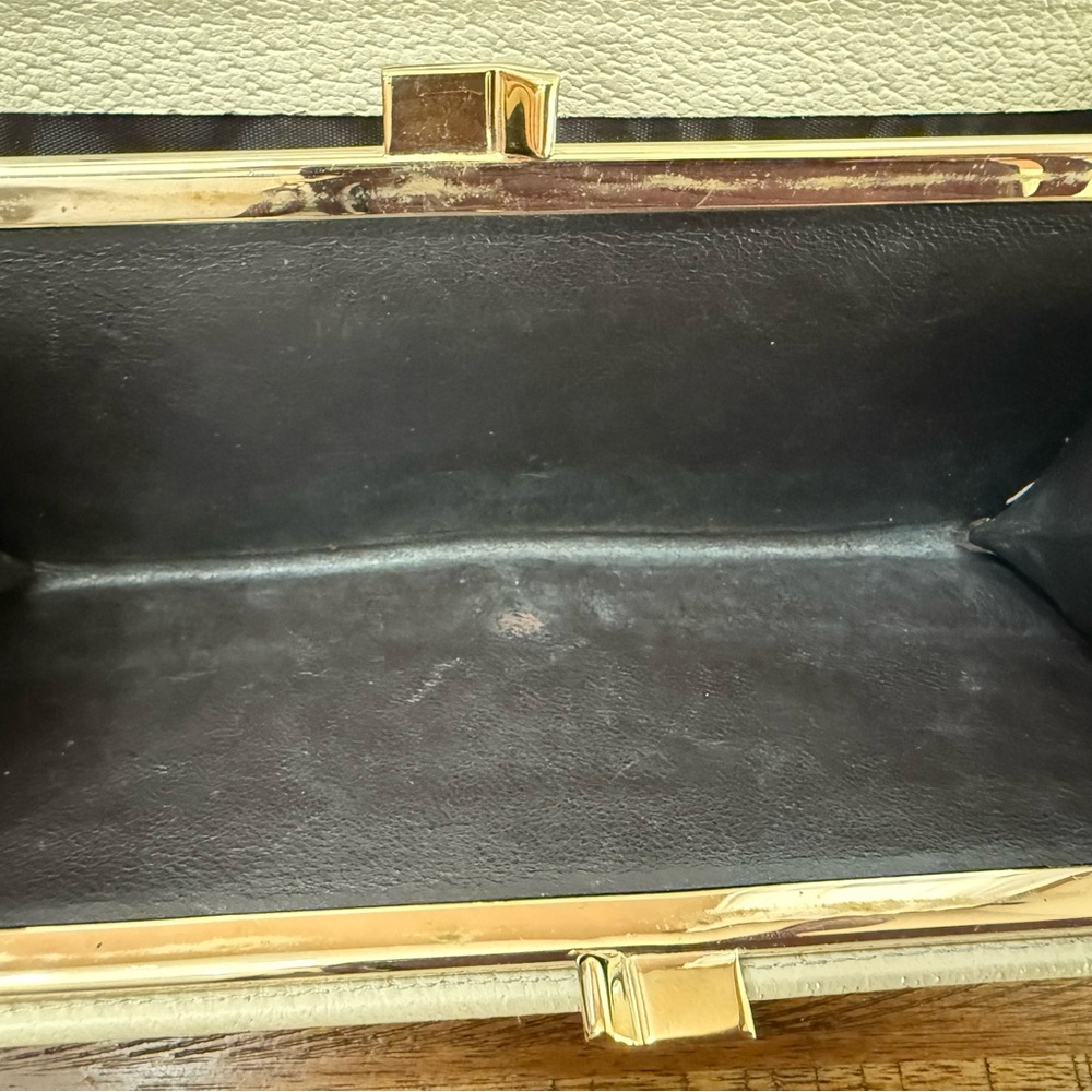 Gucci Bifold Wallet 7” X 4” - Picture 10 of 10